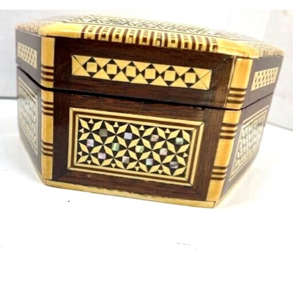 Vintage Egyptian Wood & Mother Pearl Inlay Trinket Box Lined Red Velvet  Hexagon - Picture 3 of 10